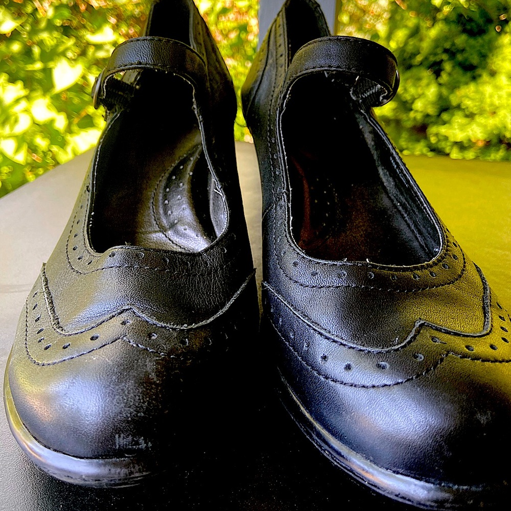 Black BOC pumps with strap